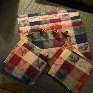 Set of 4 Each Fall Placemats, Matching Napkins and Napkin Rings
